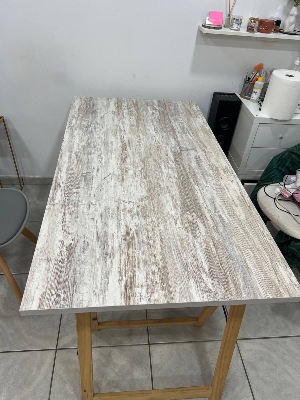 Mesa de escritório ou refeição