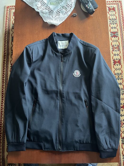 Casaco Moncler novo