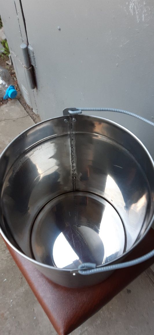 Продам ведро с нержавейки магнитная.