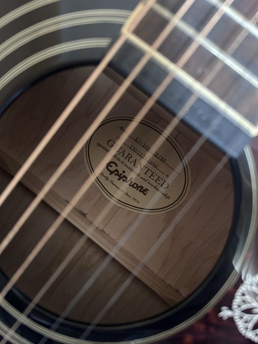 Guitarra semi-acustica Epiphone modelo EJ-200SCE/BK