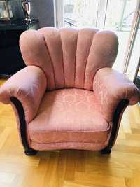 Fotel pudrowy róż vintage