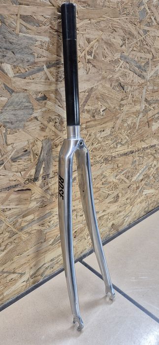 Sztywny Widelec Rose 28" chromowany.