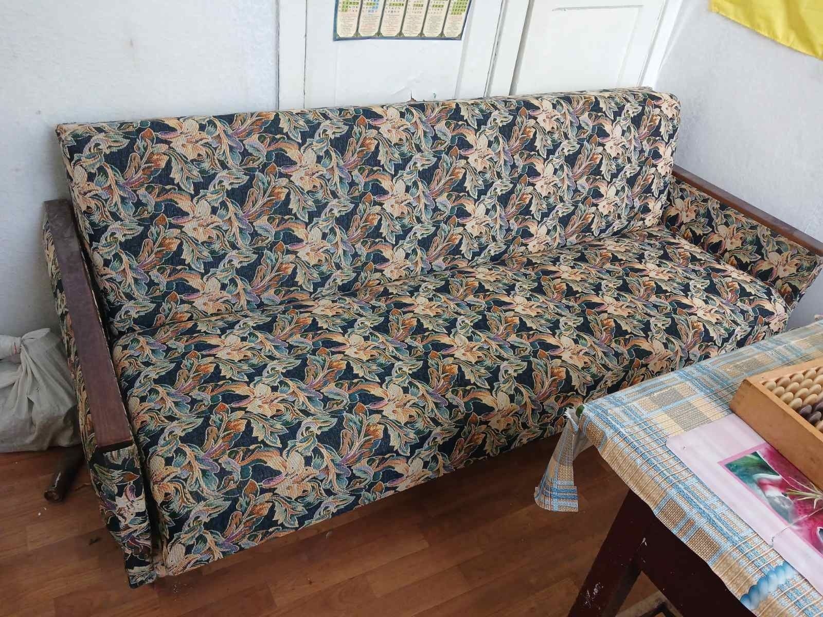 Продается диван духспальный раскладной.