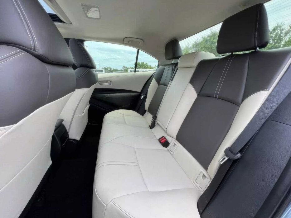 Toyota Corolla XLE      2021