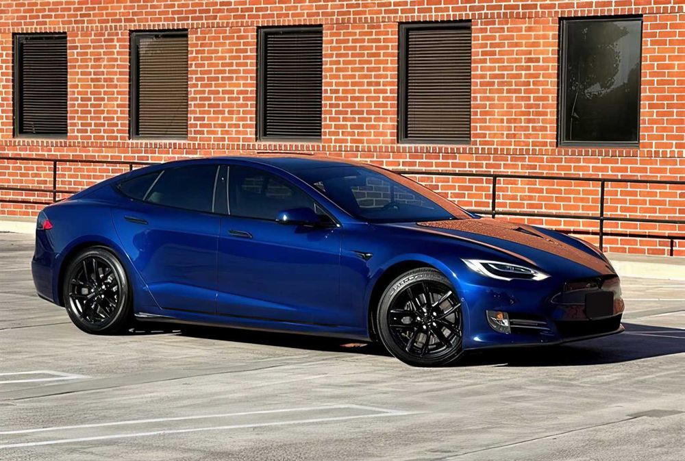 Tesla Model S      2018
