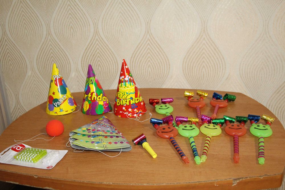 Колпачки,свечи,дуделки к дню рождения