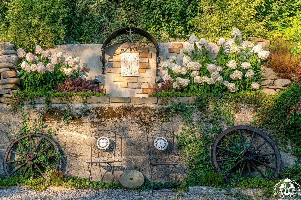 Noclegi z klimatem w Beskidach, blisko szlaku, pokoje z antresolą.