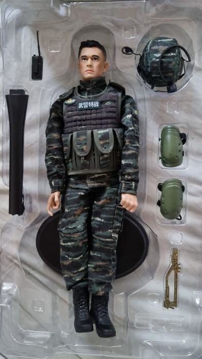 Figurka kolekcjonerska model żołnierz, 30cm, ruchomy, dużo akcesoriów,