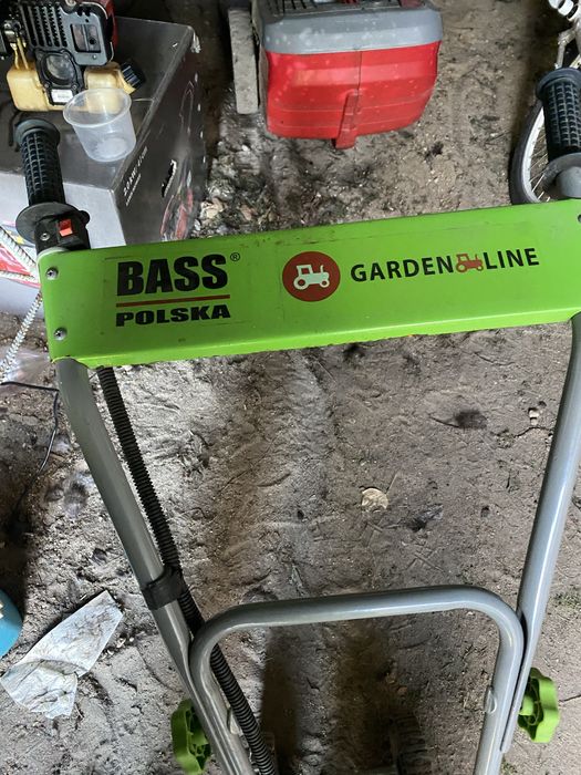 Glebogryzarka spalinowa.