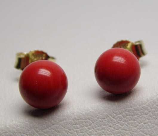 Kolczyki sztyfty czerwone kamienie kulki srebro złocone