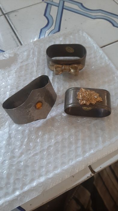 Três porta Guardanapos antigos