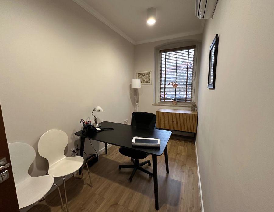 Do wynajęcia wyposażone Biuro - własny parking - 80 m2 - Centrum