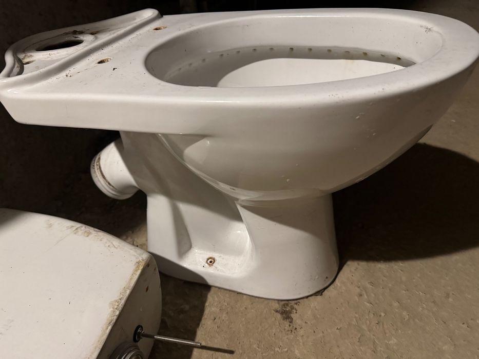 Продам унітаз з бачком,можна для робочих; під час ремонту.