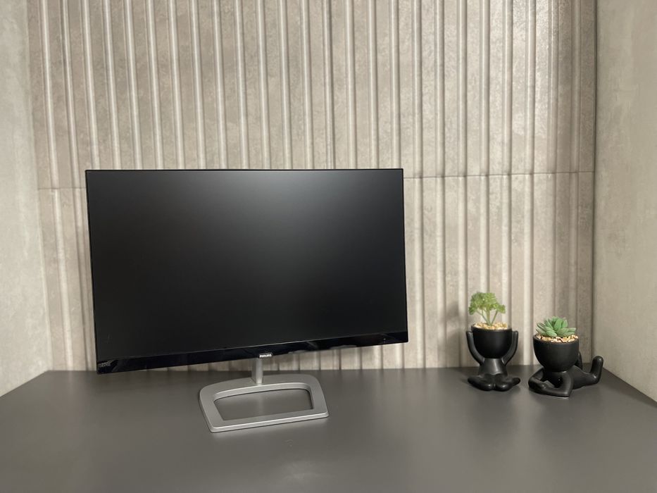 Безрамковий Монітор Philips 22 дюйми full hd