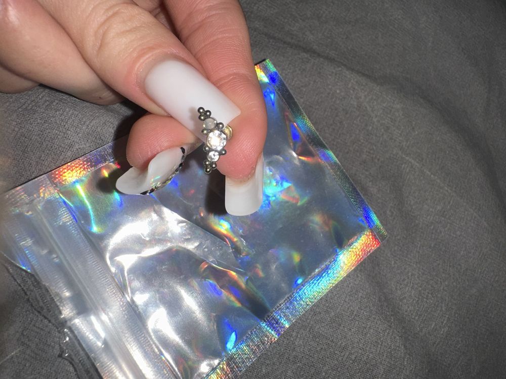 Kolczyk helix tragus conch ozdobny diamenciki zloty z cyrkoniami