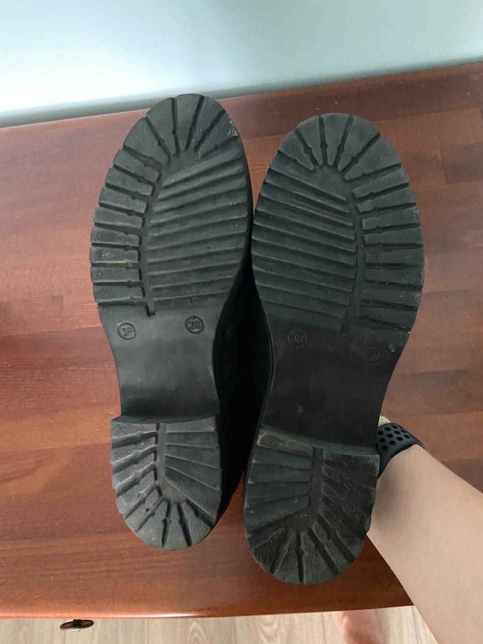 Жіноче взуття чорне , 24.5 см ,38 розмір , лофери