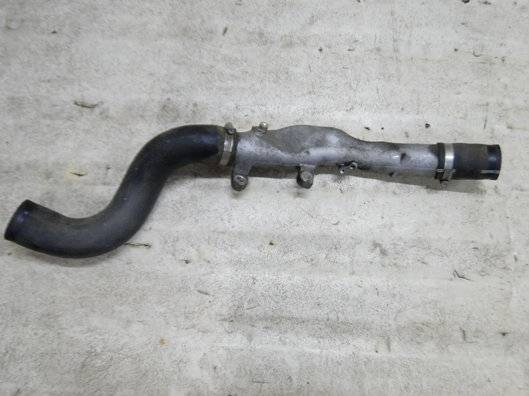 TOYOTA RAV4 III LIFT RURA WĄŻ PRZEWÓD DOLOT POWIETRZA INTERCOOLERA TURBINY 2.2D-CAT 177KM