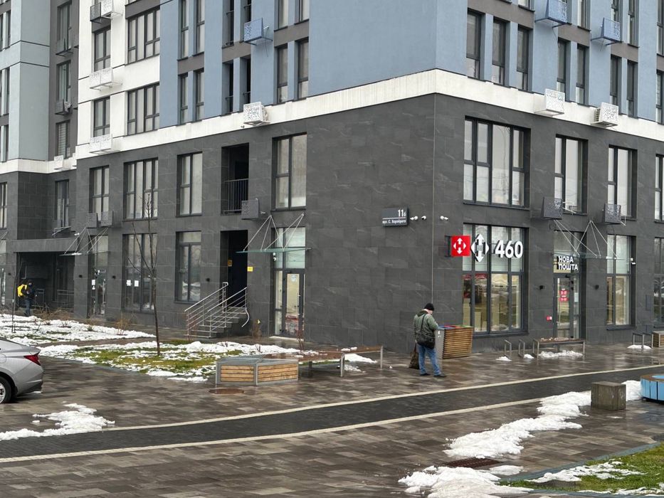 Sky Avenue, вул. Святослава Хороброго 11б, сусіди Нова Пошта.