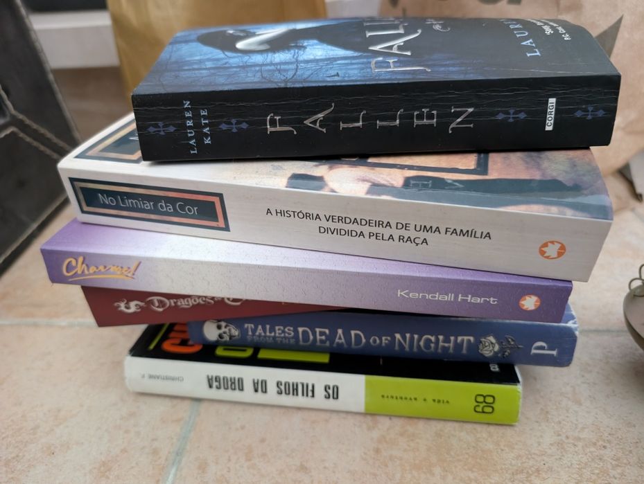 Vende-se livros variados