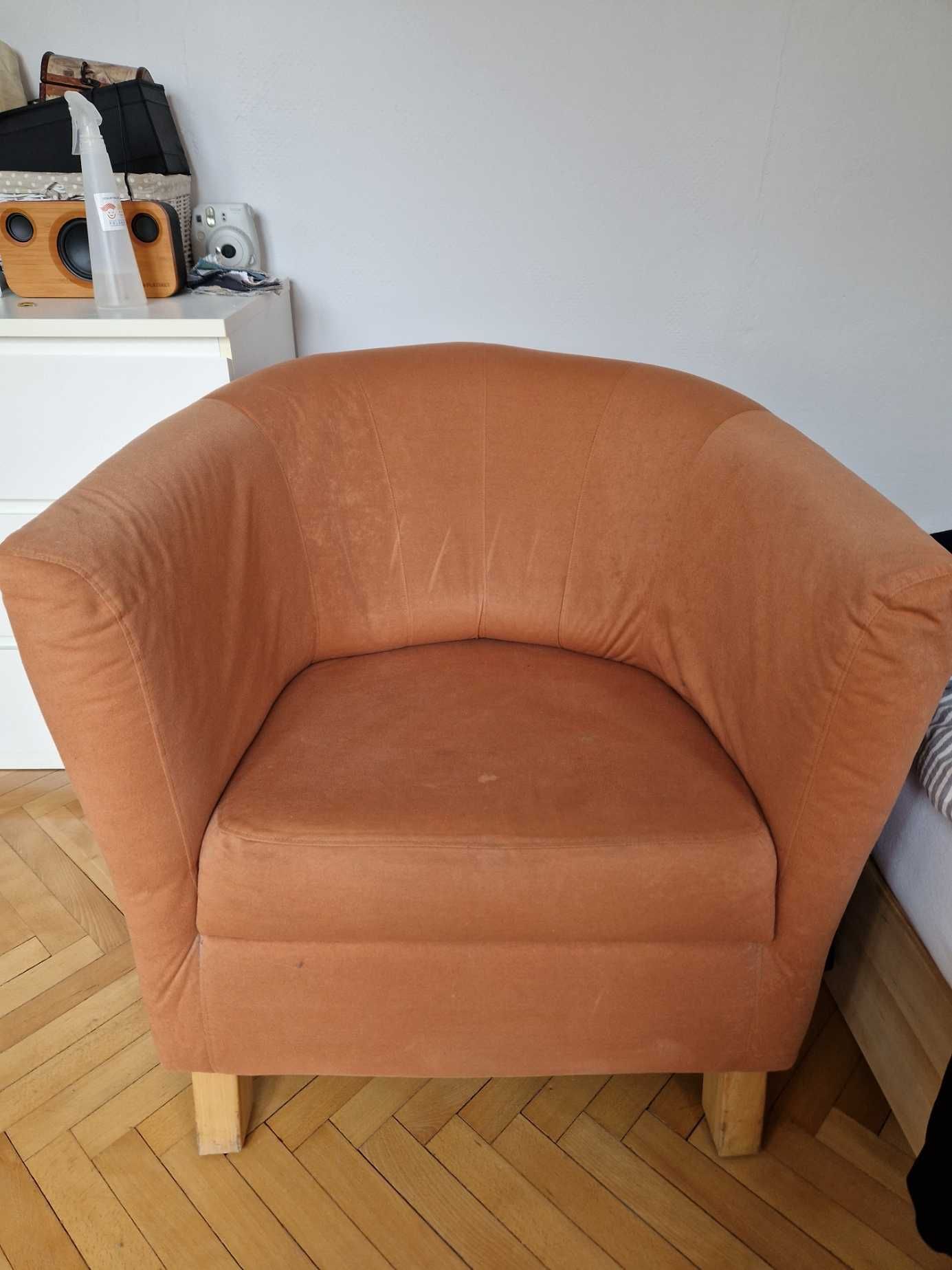 Fotel kubełkowy pomarańczowy vintage na kółkach i nóżkach, POLECAM