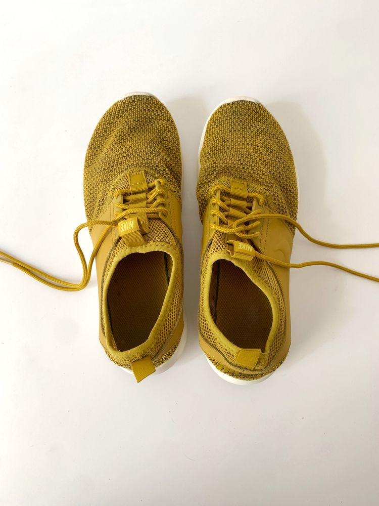 Жёлтые кроссовки Nike Juvanete flyknit Nike roche run nike носки
