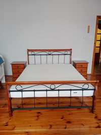 Łóżko 160x200 z materacem i 2 szafkami