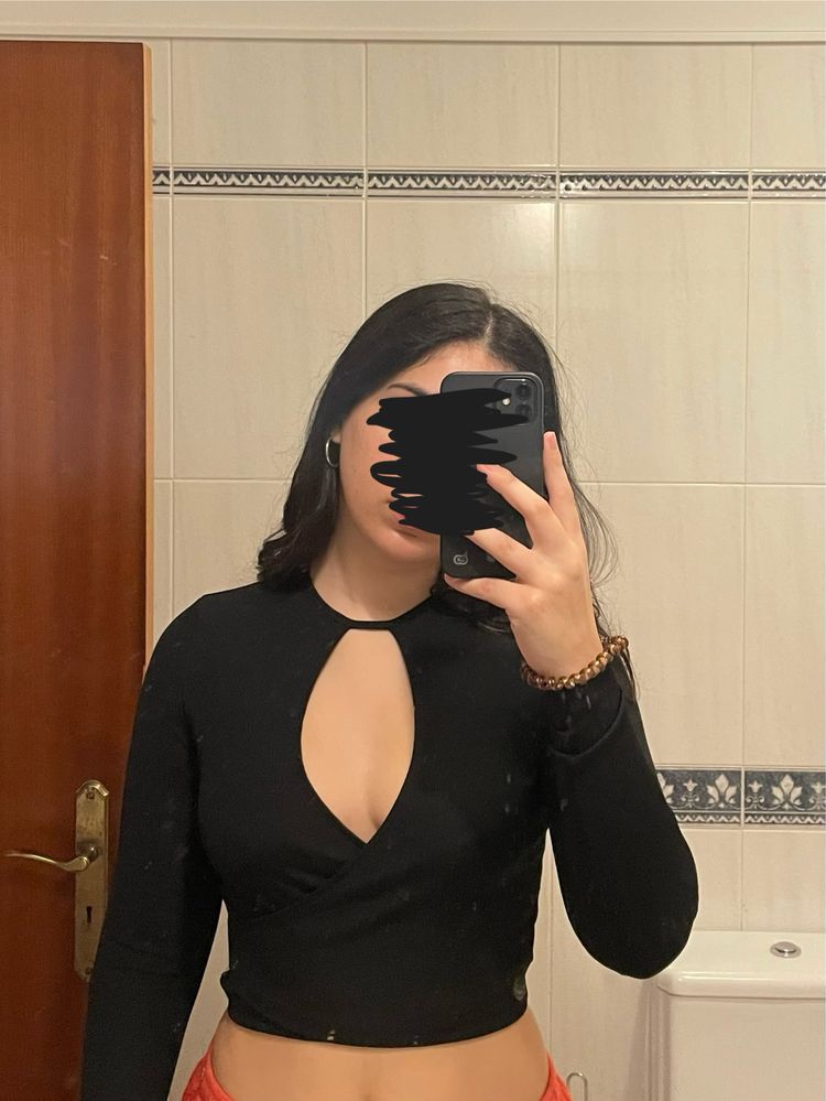 Blusa decotada preta