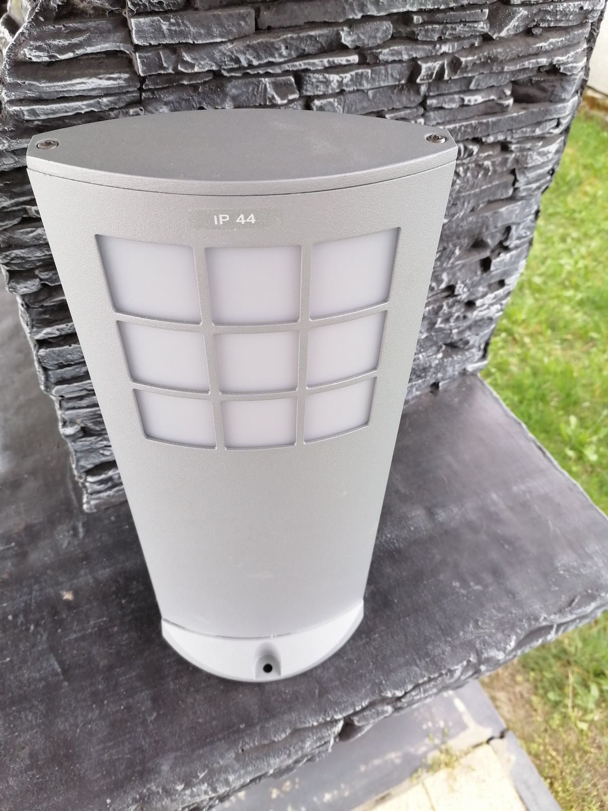 Lampa zewnętrzna srebro Ip44