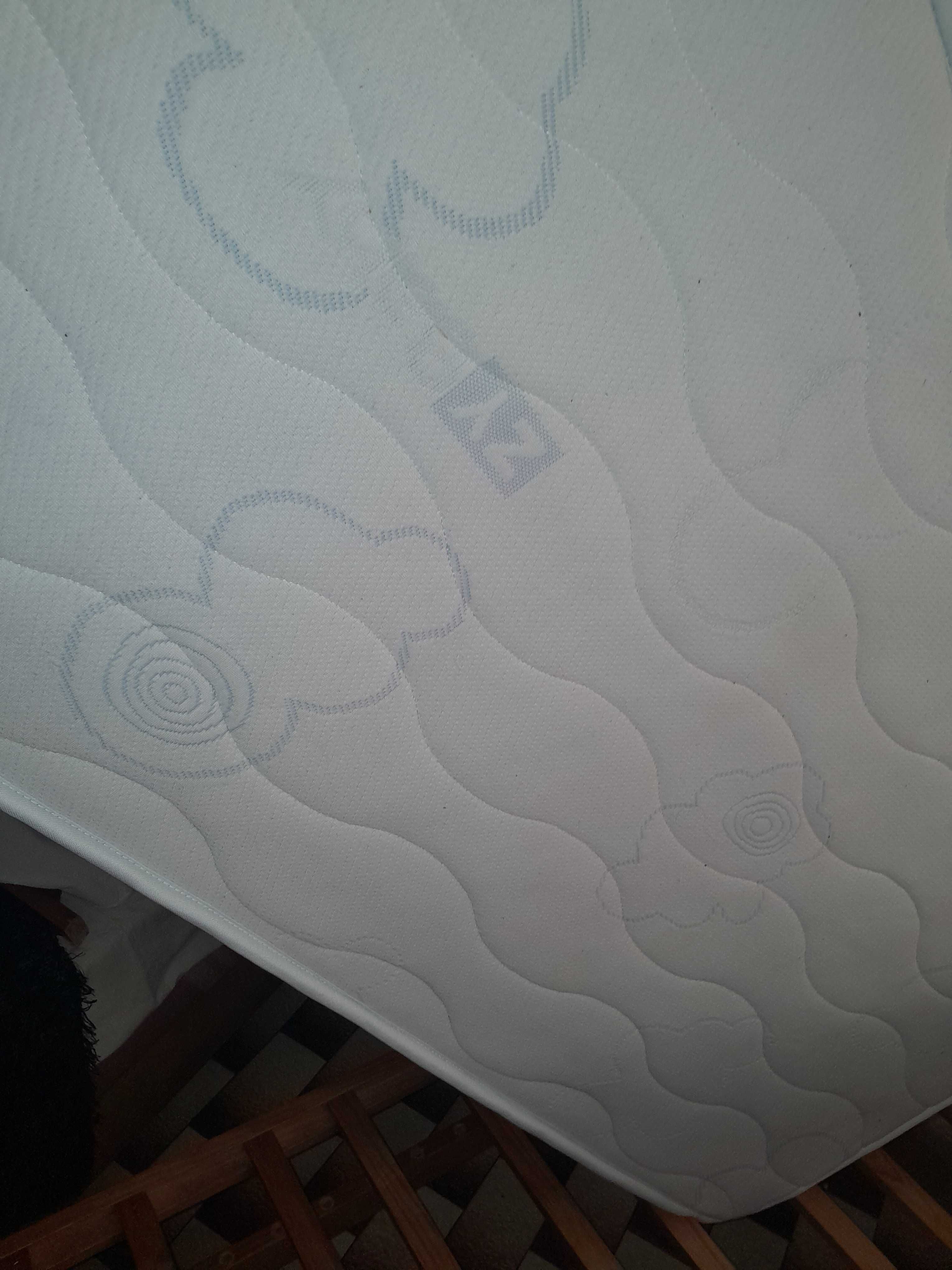 Quarto de bebé com colchao