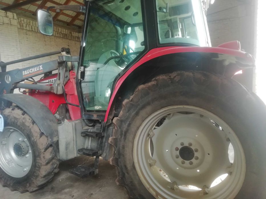 Massey Ferguson 6455 Dyna6 z ładowaczem czołowym