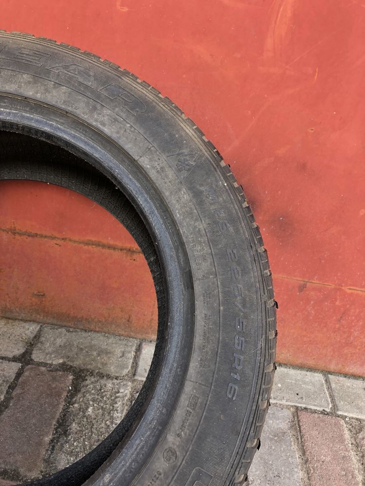 Продам зимову резину GOODYEAR 225/55 R16