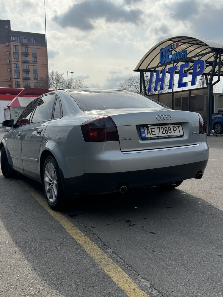 Машина Audi A4 2003