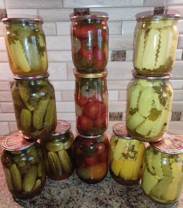Консервовані огірки, кабачки, салати, аджика, помідори, варення...