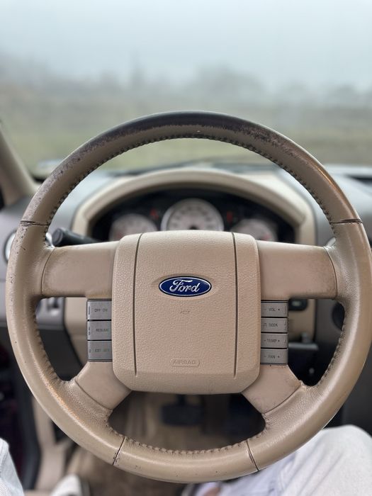 Ford F-150 Lariat повний привід•в доброму стані