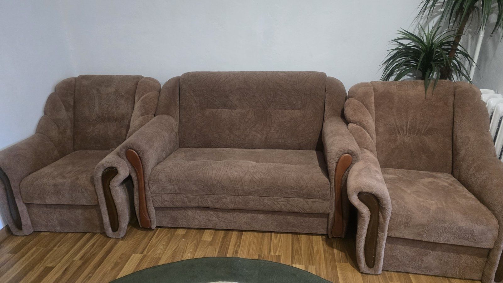 Продам диван і крісла