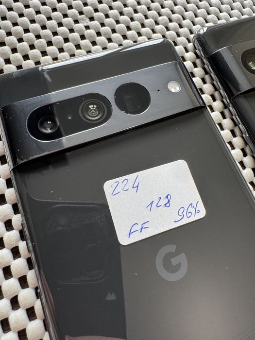 Класні Pixel 7 pro 128gb на подарунок