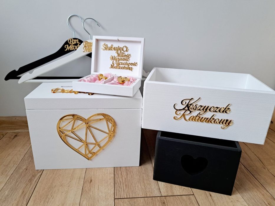 Białe pudełko na obrączki koperty koszyczki lustrzane złote pleksi