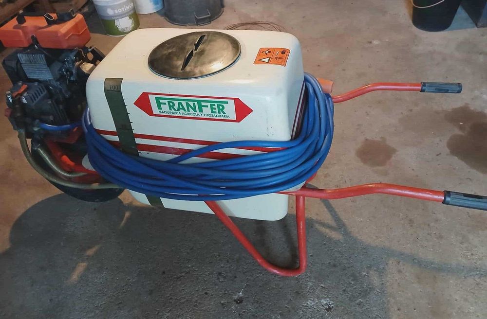Pulverizador de carrinho de 100l Campeon, com mangueira de 30m