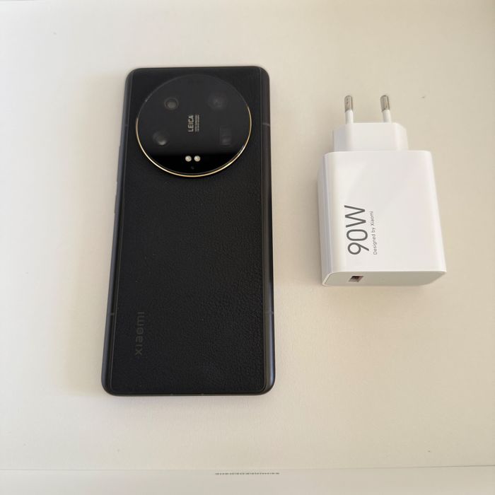 XIAOMI 13 ULTR com auriculares Redmi Buds e capas