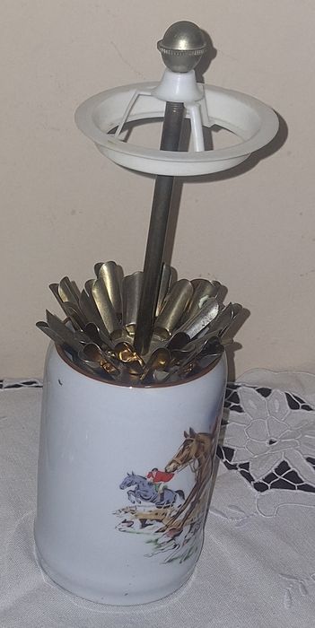 Varias peças antigas, desde 6€.