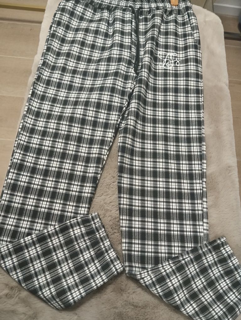 Calça nova com etiqueta