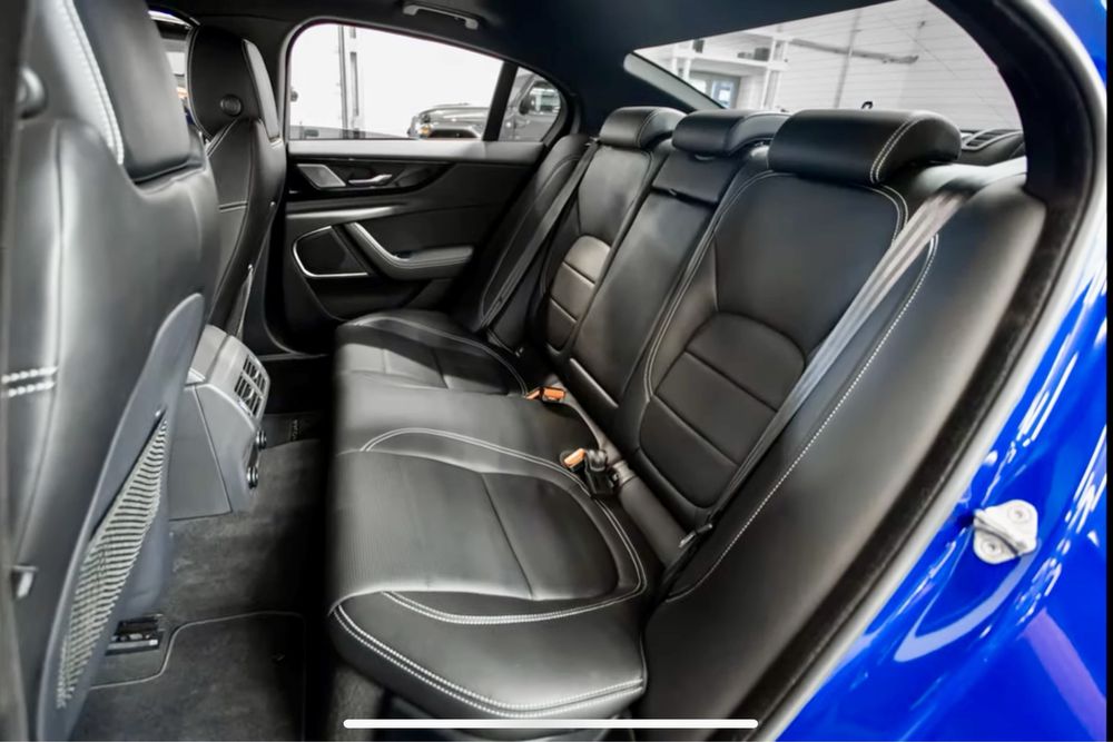 Samochód do ślubu  Jaguar XE