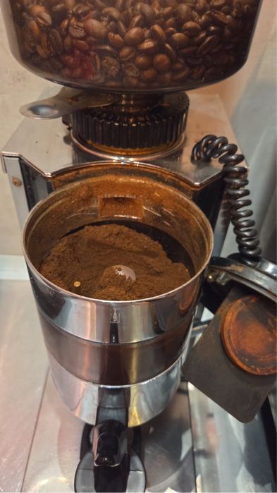 Moinho de cafe em bom estado