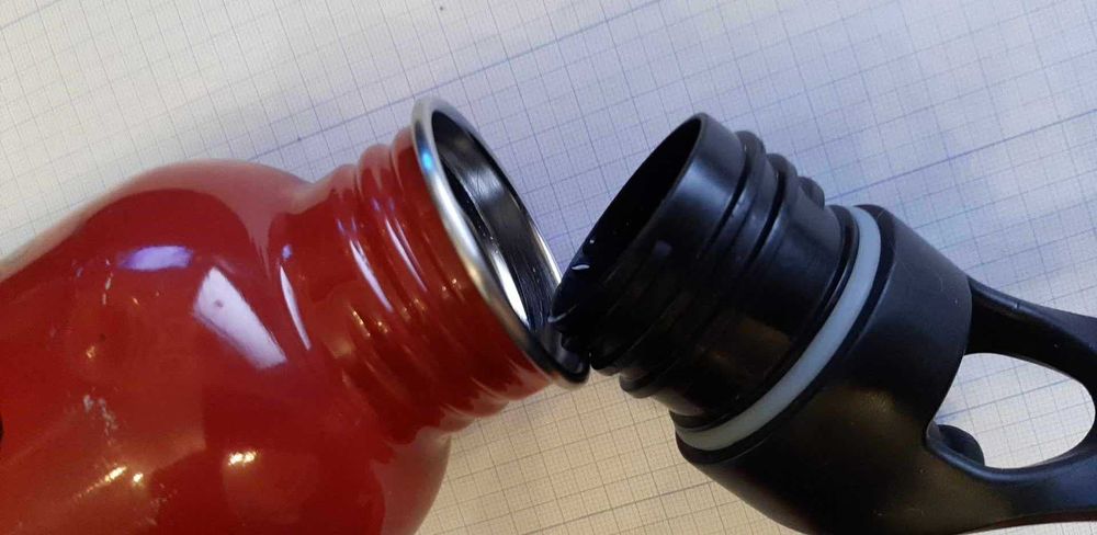 Bidon Pyramid Nintendo Mario Bros 700 ml czerwony, mat.SS