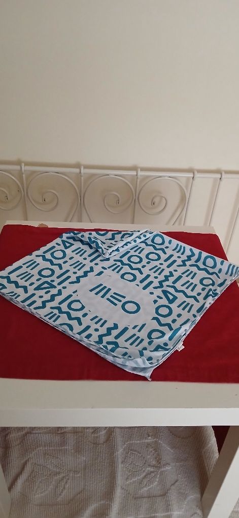 Lenço com publicidade Meo, novo