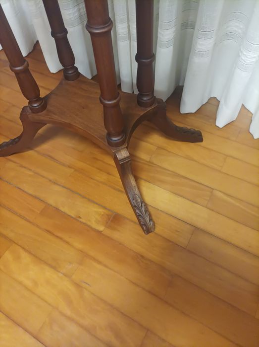 Mesa antiga de apoio alta restaurada estilo inglês