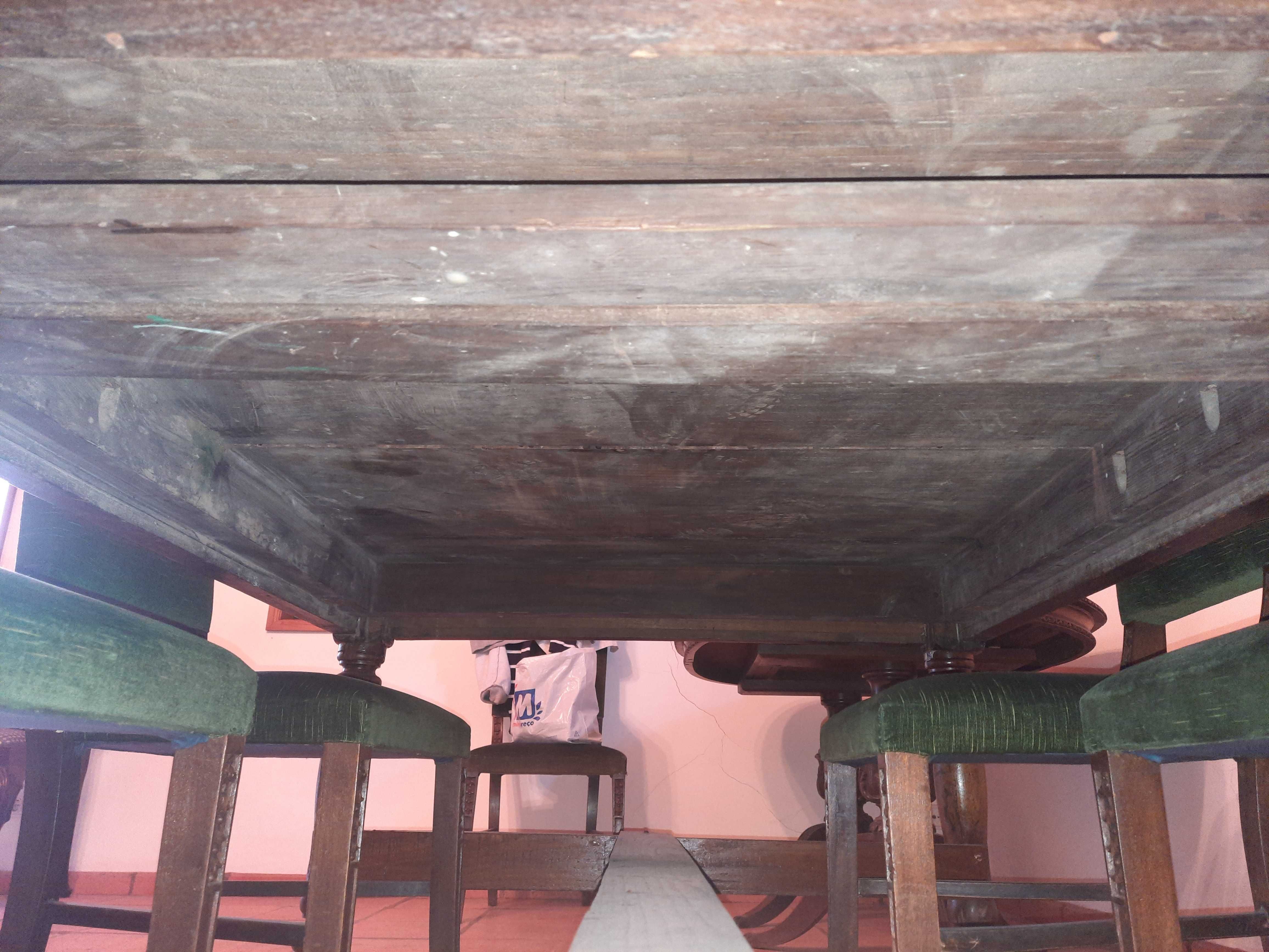 Mesa de jantar em madeira maciça