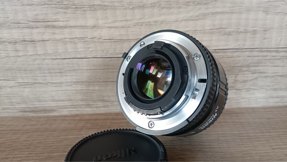 Nikon AF 35mm f2 D US 609504 обʼєктив з середнім кутом