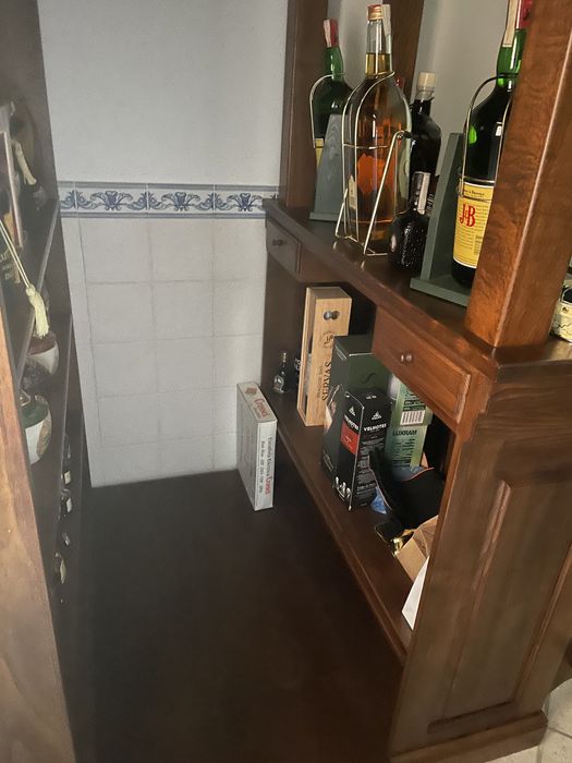 Bar em madeira maciça