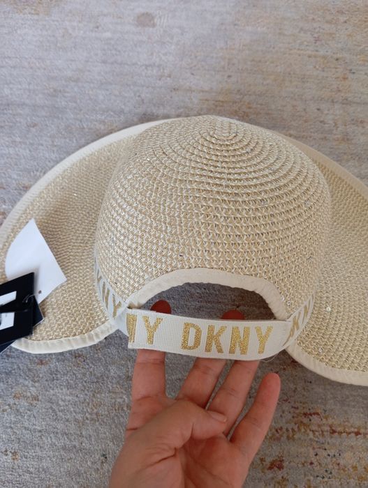 Капелюх фірмовий DKNY
